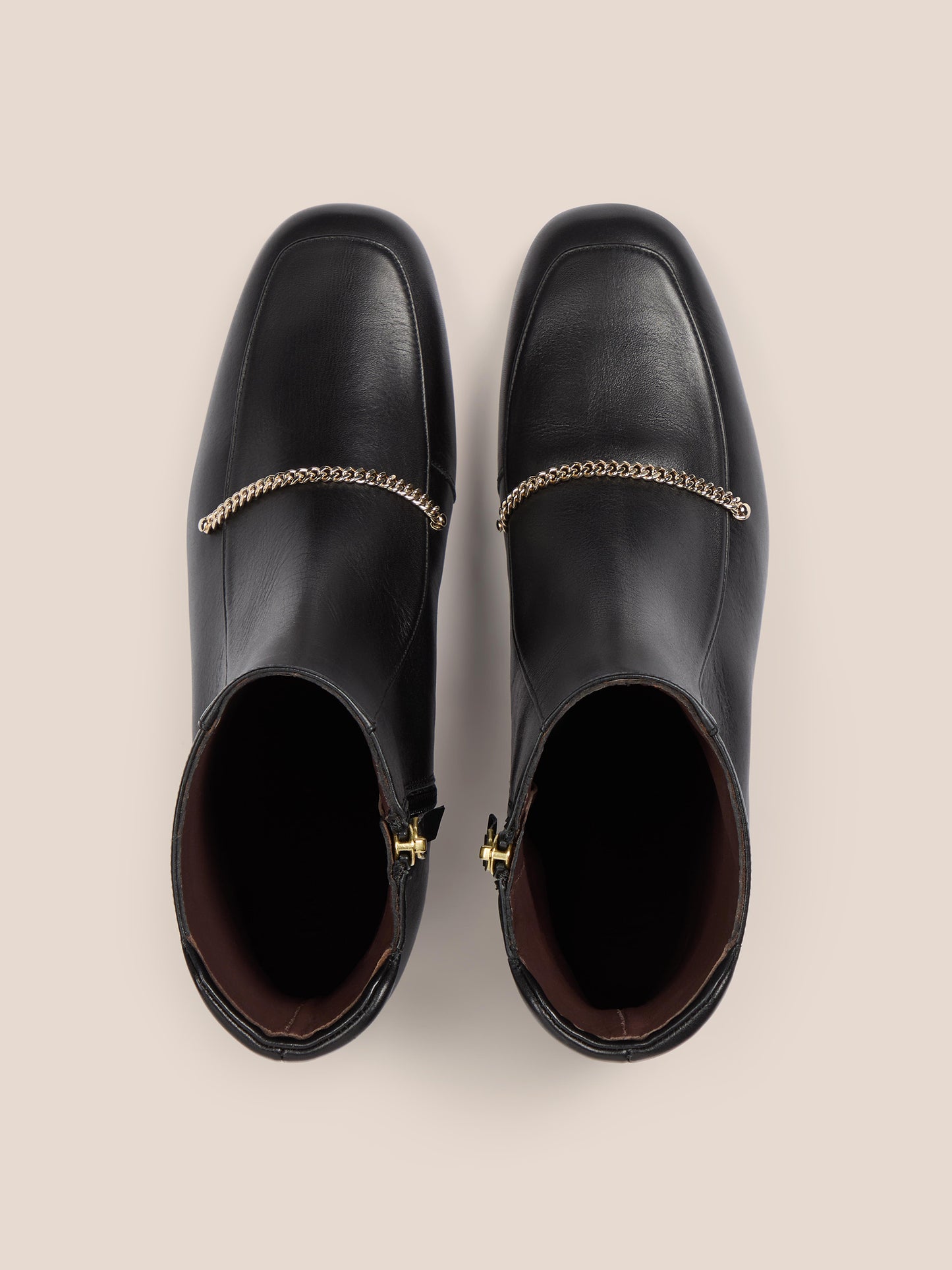 Russet Black